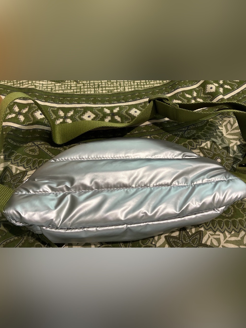 The Perfect Marc Jacobs Metallic Silver Quilted Belt Bag. NWT. Green adjust belt - Picture 7 of 13